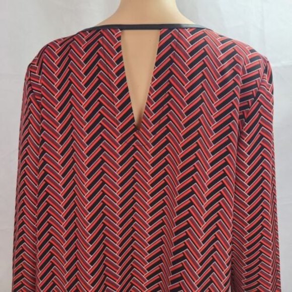 NWT Beige by ECI Women's ((L) Black and Red Chevron 3/4 Sleeve Shift Dress - Picture 7 of 12